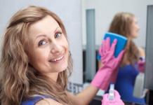 Καθαρισμός καθρεφτών: πώς να πλύνετε έναν καθρέφτη χωρίς ραβδώσεις