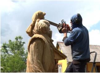 Chainsaw wood carving