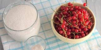 Berry perfection: thick redcurrant jam with agar