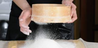 빵 기계의 만두 반죽 - 간단하고 맛있는 요리법