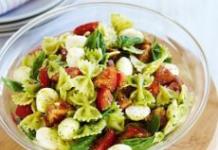 Warm salad with farfalle Italian pasta salad Farfalle - Farfalle with fried vegetables and feta cheese