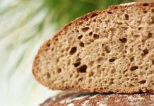 Pane di segale fatto in casa nella macchina del pane