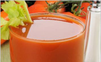 Kış için bir meyve sıkacağı ile domates suyu: hızlı ve kolay tarifler