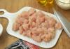Рецепта за пиле с гъби в сос от заквасена сметана със снимка в тиган